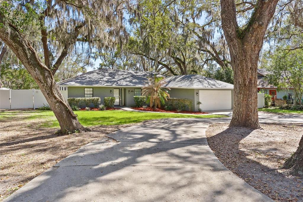 405 W MIRROR LAKE DRIVE