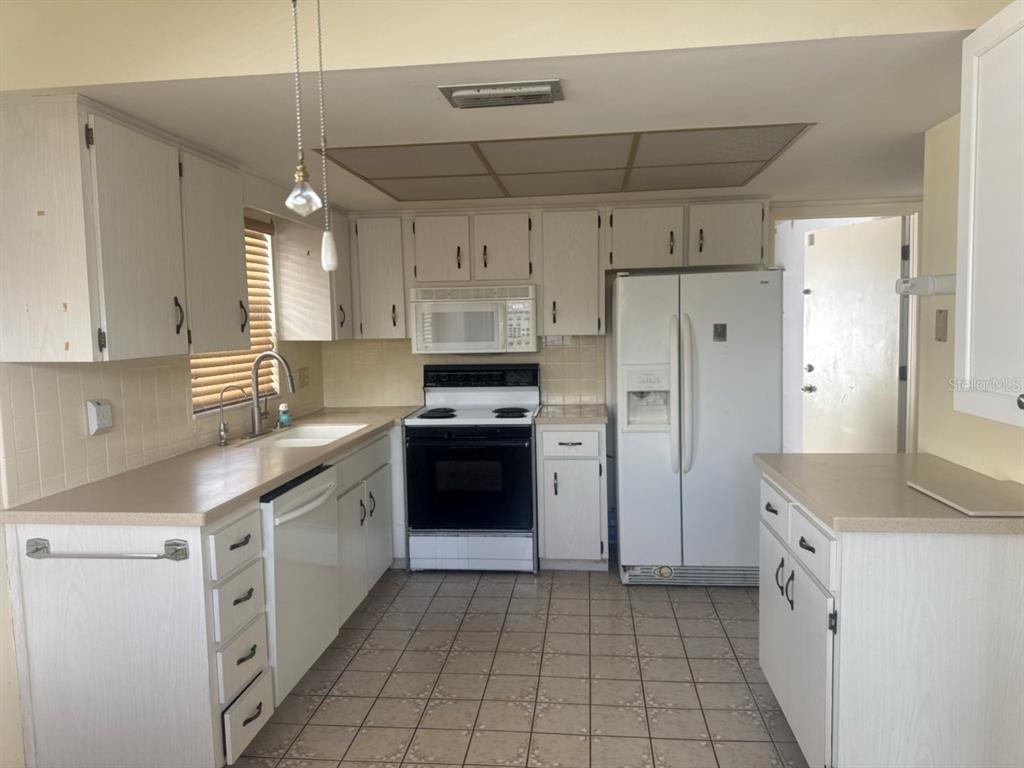 5460 LEMON TREE LANE N, PINELLAS PARK, FL — photo 5 of 11