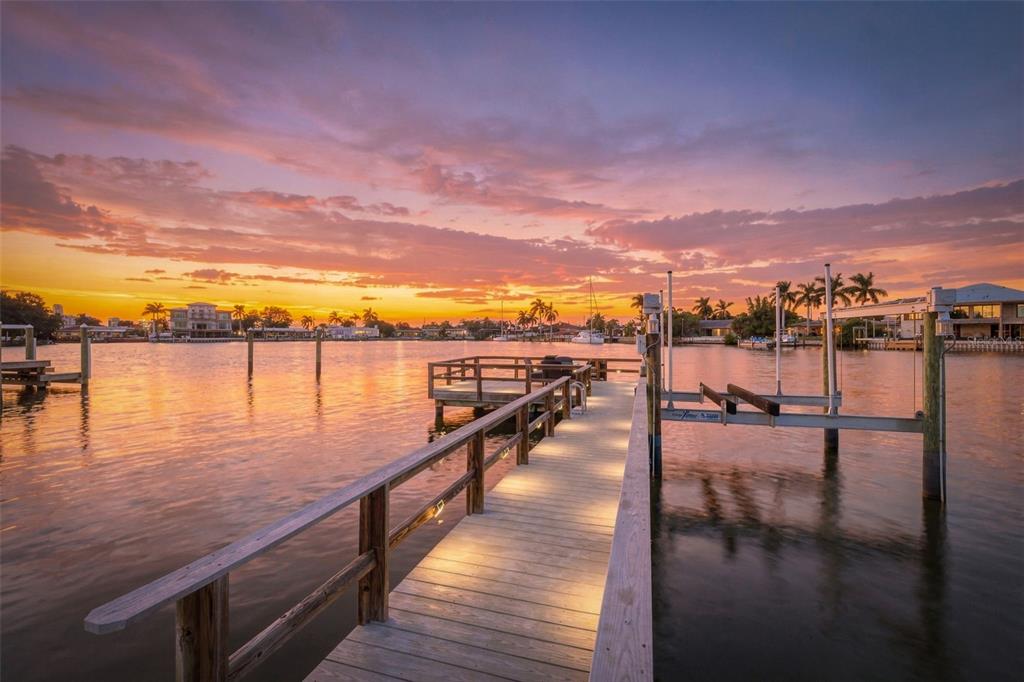 2440 S SHORE DRIVE SE, ST PETERSBURG, FL — photo 3 of 75