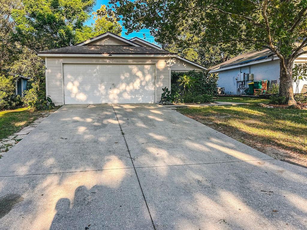 704 KENMOORE COURT