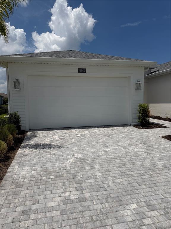 5743 FREESTONE CIRCLE