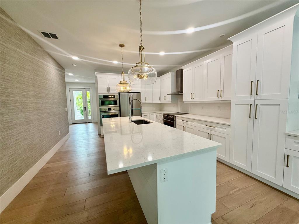 3319 S OSPREY AVENUE, SARASOTA, FL — photo 4 of 30