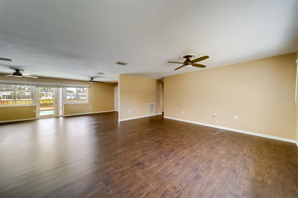 8473 121ST STREET, SEMINOLE, FL — photo 3 of 30