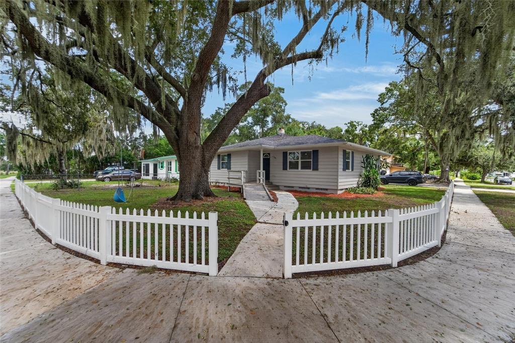 703 INTERLACHEN PKWY, LAKELAND, FL — photo 2 of 30