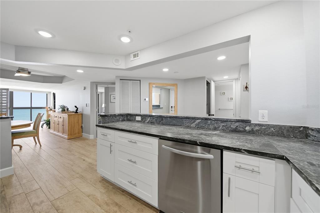 1290 GULF BOULEVARD UNIT 1604, CLEARWATER BEACH, FL — photo 5 of 45
