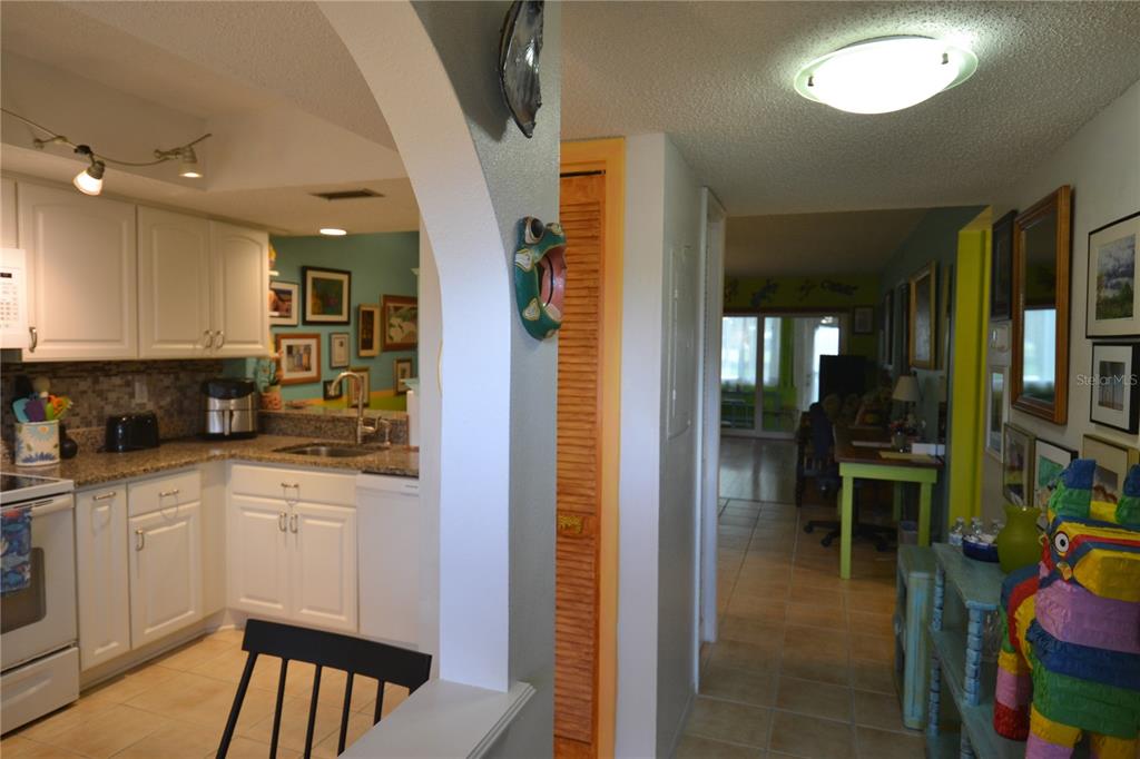 126 CARYL WAY, OLDSMAR, FL — photo 3 of 30