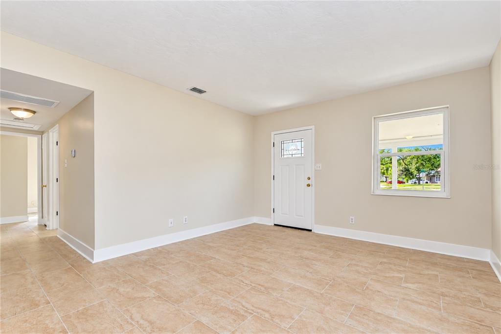 4117 BAY STREET NE, ST PETERSBURG, FL — photo 4 of 25