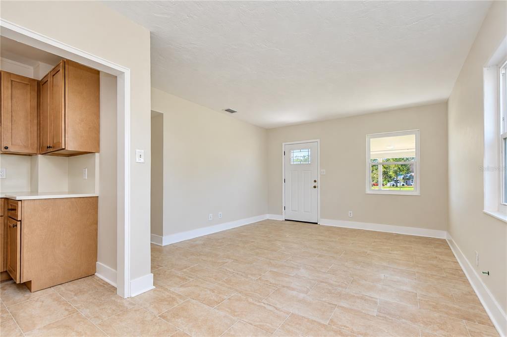 4117 BAY STREET NE, ST PETERSBURG, FL — photo 5 of 25
