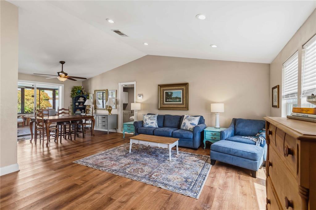 6402 34TH AVENUE W, BRADENTON, FL — photo 4 of 30