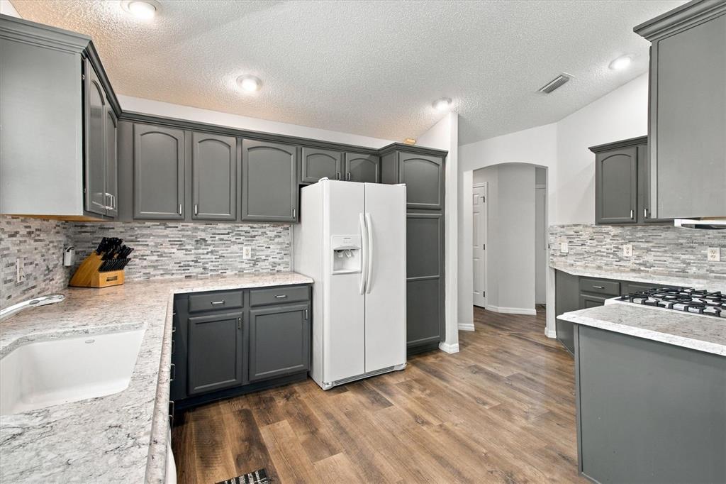 2289 SWANSEA TERRACE, THE VILLAGES, FL — photo 2 of 30