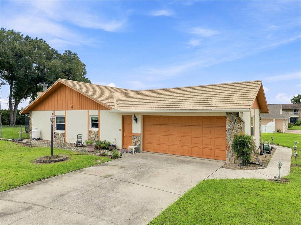 12501 APALACHEE PLACE, THONOTOSASSA, FL — photo 2 of 30