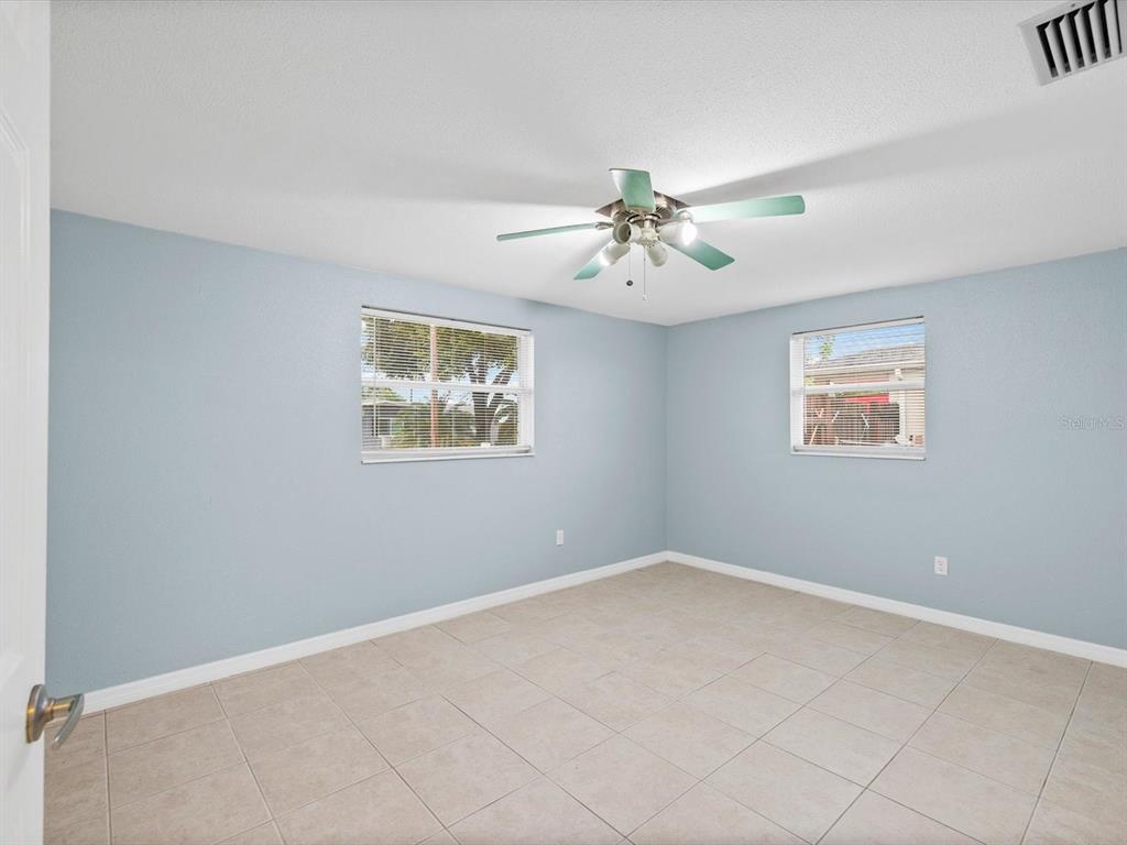 4004 SCARLET MAPLE DRIVE, HOLIDAY, FL — photo 4 of 32