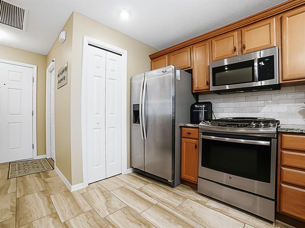 1530 BARNWELL PLACE, THE VILLAGES, FL — photo 3 of 30