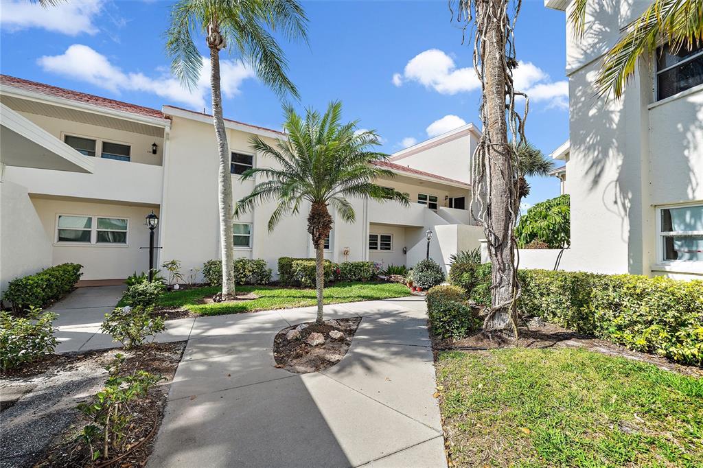 758 VILLAGE CIRCLE UNIT 207