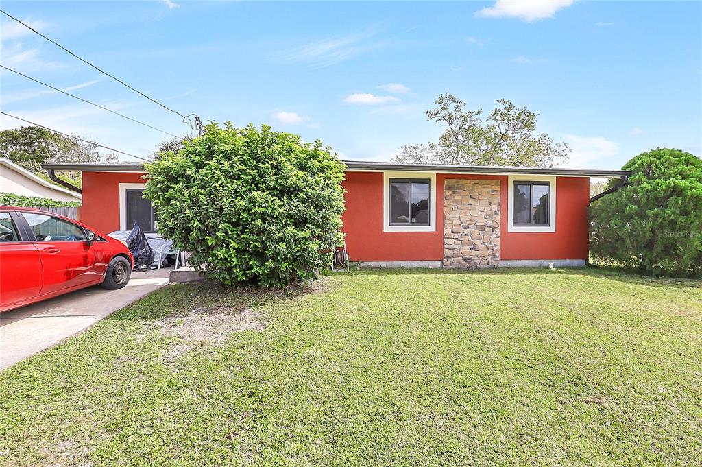 21 S PALM AVENUE, KISSIMMEE, FL — photo 2 of 22