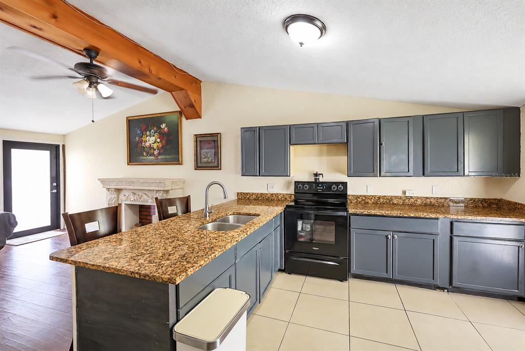 21 S PALM AVENUE, KISSIMMEE, FL — photo 5 of 22