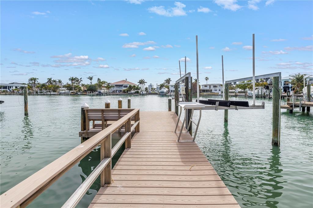 10128 YACHT CLUB DRIVE, TREASURE ISLAND, FL — photo 4 of 80