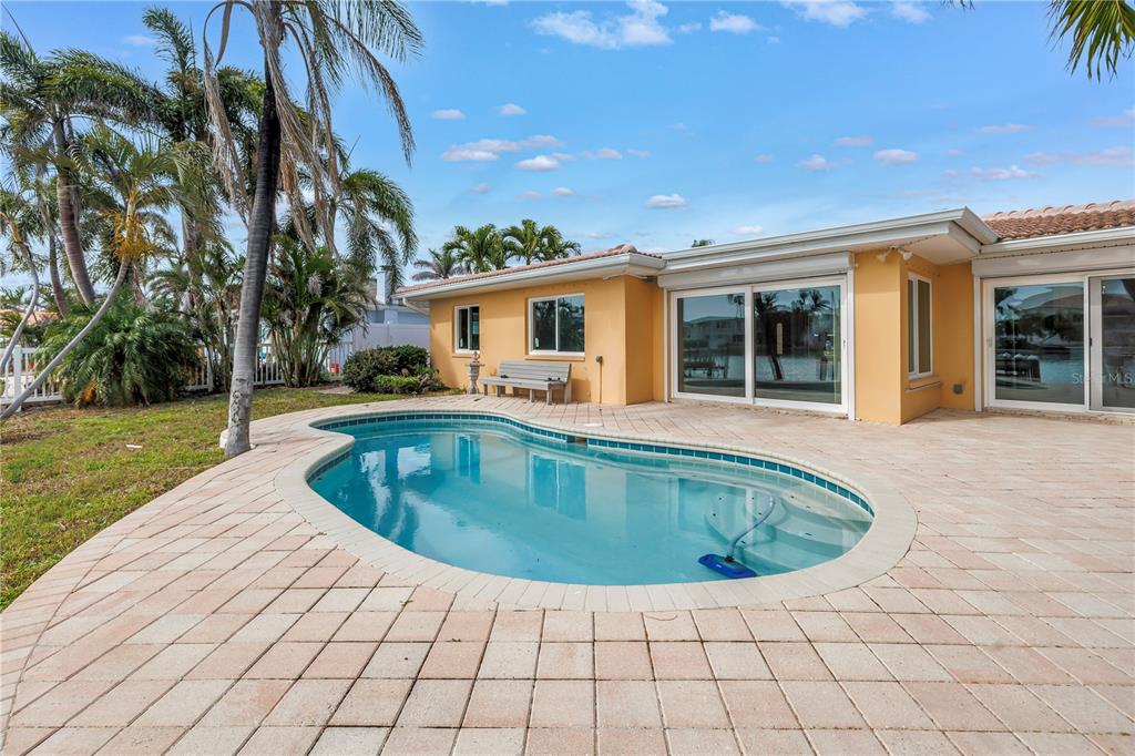 10128 YACHT CLUB DRIVE, TREASURE ISLAND, FL — photo 5 of 80