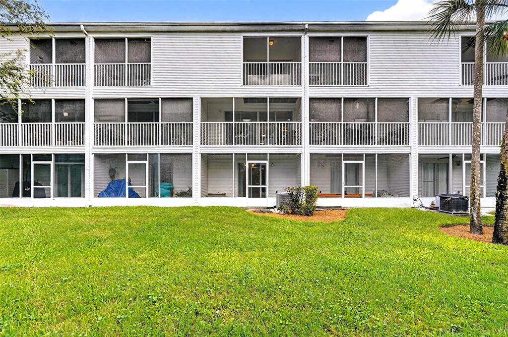 A kitchen with light wood cabinets, stainless steel appliances, and a tiled floor — 14879 SEMINOLE TRAIL, SEMINOLE, FL