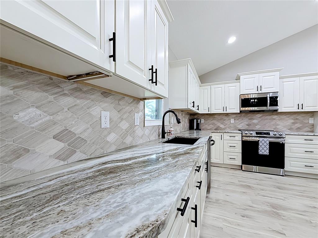 6425 SW 180TH CIRCLE, DUNNELLON, FL — photo 4 of 30
