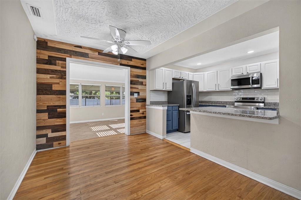 7116 DATE PALM AVENUE S, ST PETERSBURG, FL — photo 4 of 29