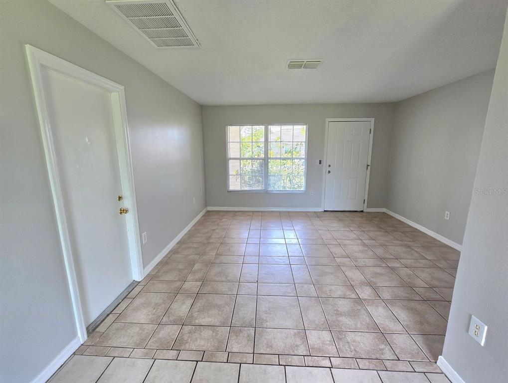 136 BIRMINGHAM DRIVE, KISSIMMEE, FL — photo 5 of 17
