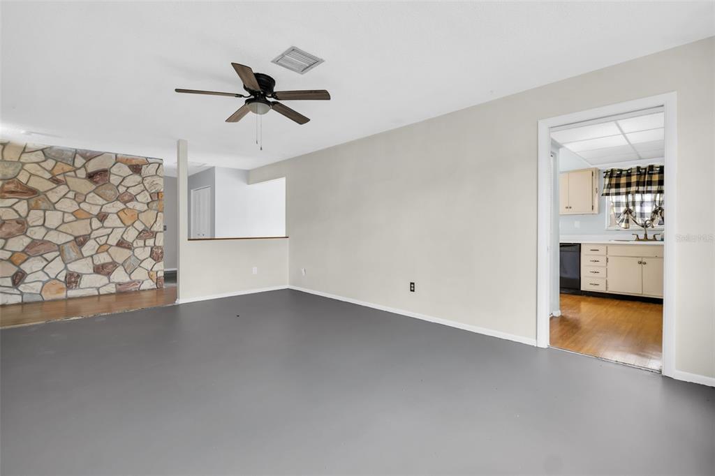 2374 COVINGTON DRIVE, CLEARWATER, FL — photo 4 of 30
