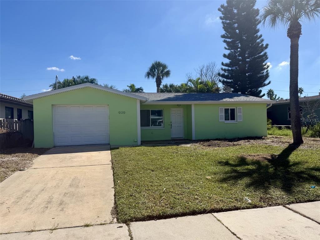 929 BRUCE AVENUE, CLEARWATER, FL — photo 2 of 6