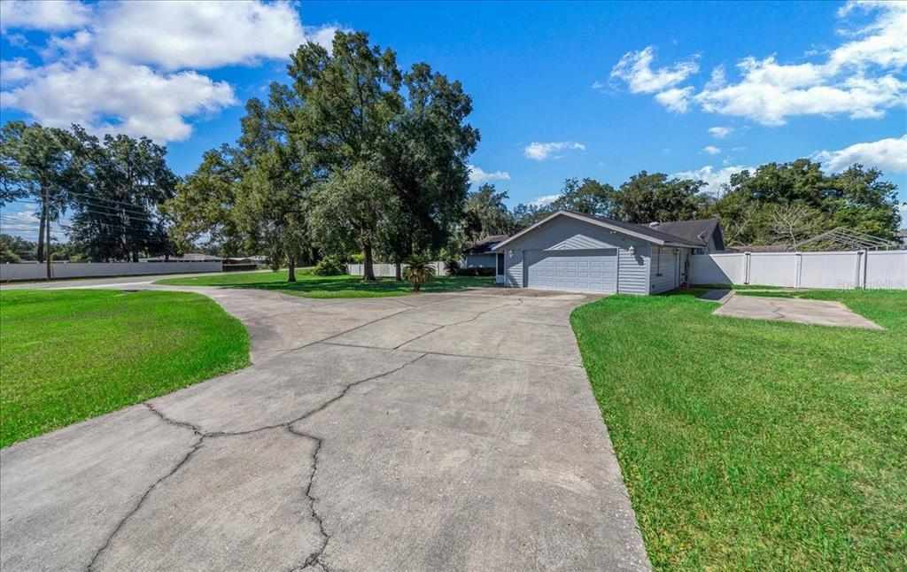 11470 SE 73RD COURT, BELLEVIEW, FL — photo 3 of 30