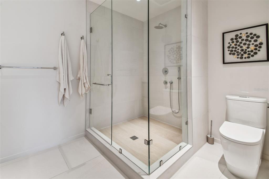 1020 SUNSET POINT ROAD UNIT 207, CLEARWATER, FL — photo 4 of 30