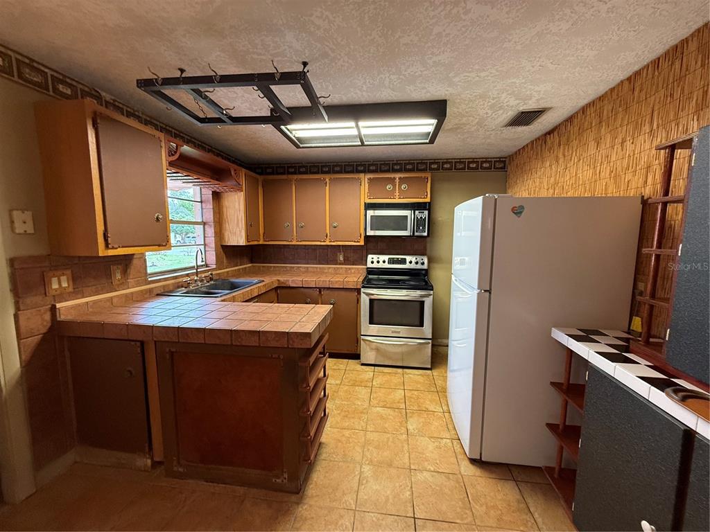 141 N EDGEMON AVENUE, WINTER SPRINGS, FL — photo 4 of 12