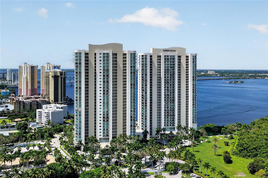 3000 OASIS GRAND BOULEVARD UNIT 1007