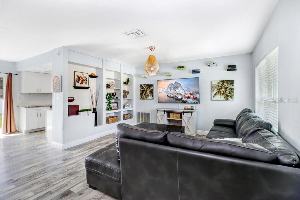 5005 E 110TH AVENUE, TAMPA, FL — photo 3 of 28