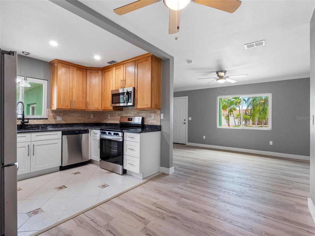 540 80TH AVENUE, ST PETE BEACH, FL — photo 4 of 30
