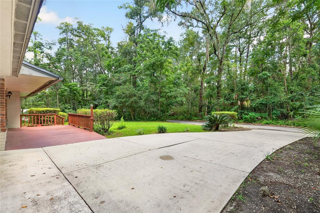 810 NW 19TH TERRACE, GAINESVILLE, FL — photo 4 of 26