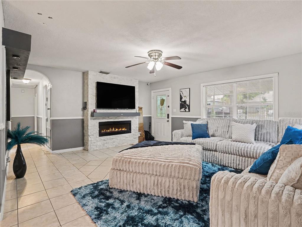 128 S 7TH ST, HAINES CITY, FL — photo 2 of 17