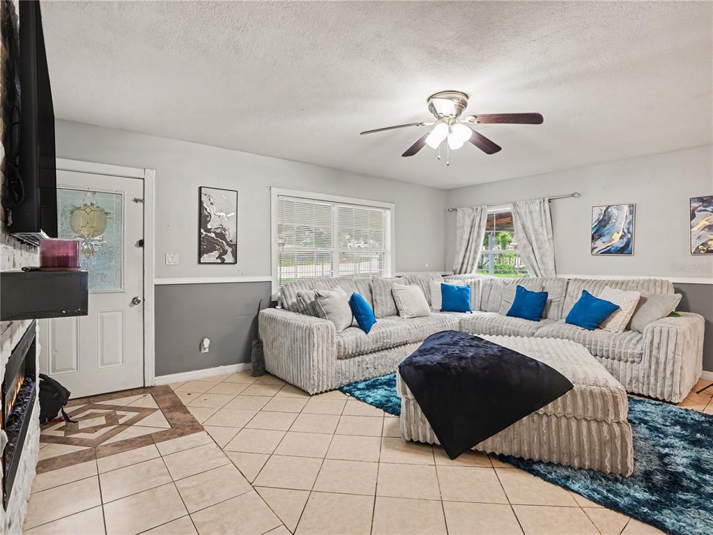 128 S 7TH ST, HAINES CITY, FL — photo 3 of 17