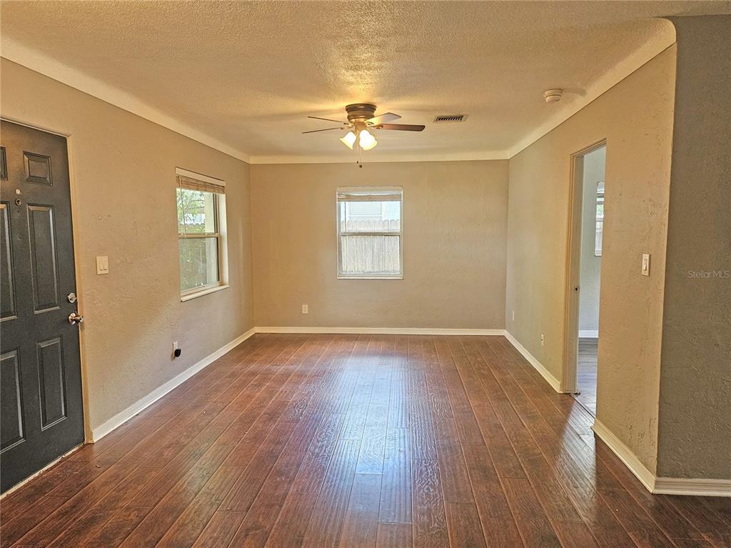 4042 DARTMOUTH AVENUE N, ST PETERSBURG, FL — photo 3 of 16