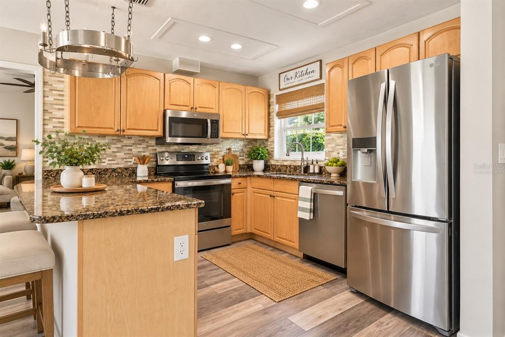 3705 28TH AVENUE W, BRADENTON, FL — photo 4 of 17
