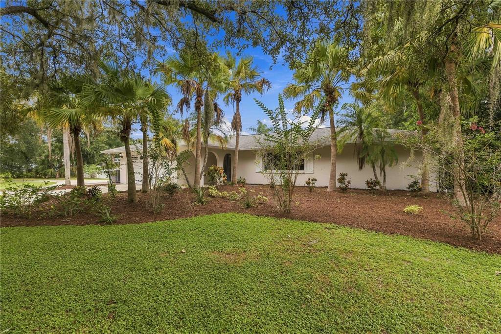 7402 CASTLE DRIVE, SARASOTA, FL — photo 4 of 30