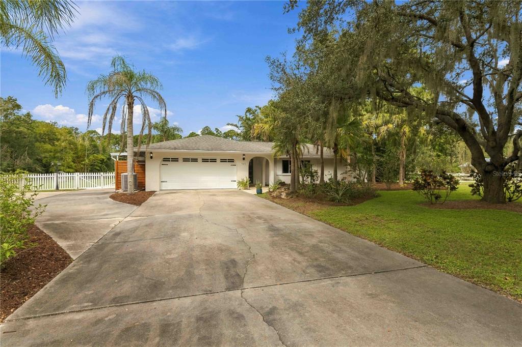 7402 CASTLE DRIVE, SARASOTA, FL — photo 5 of 30