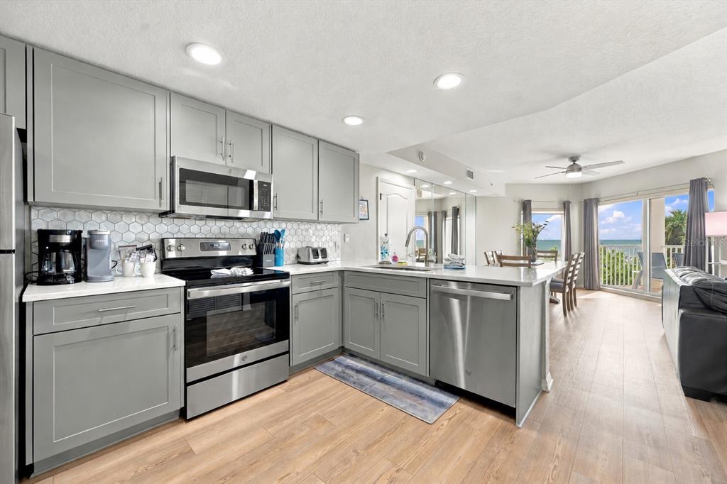 12000 GULF BOULEVARD UNIT 206W-205W, TREASURE ISLAND, FL — photo 3 of 30