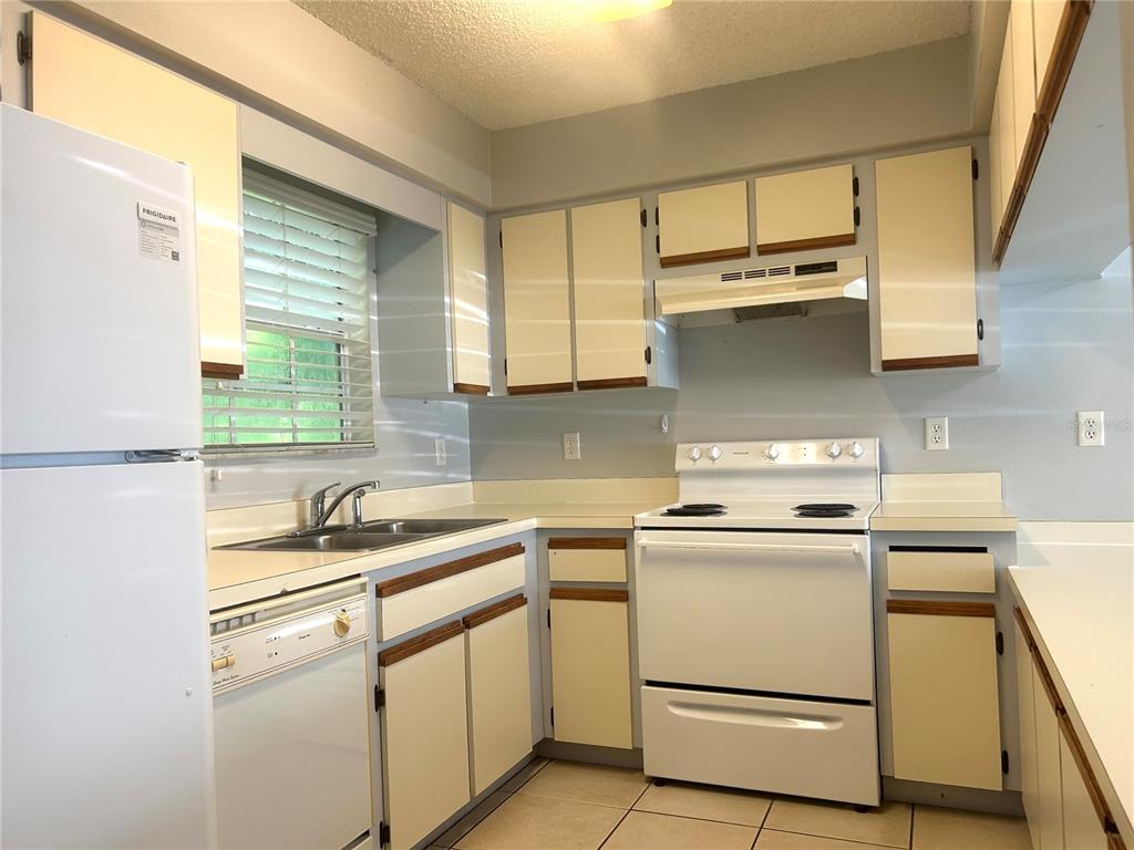 32813 RADIO ROAD, LEESBURG, FL — photo 2 of 9