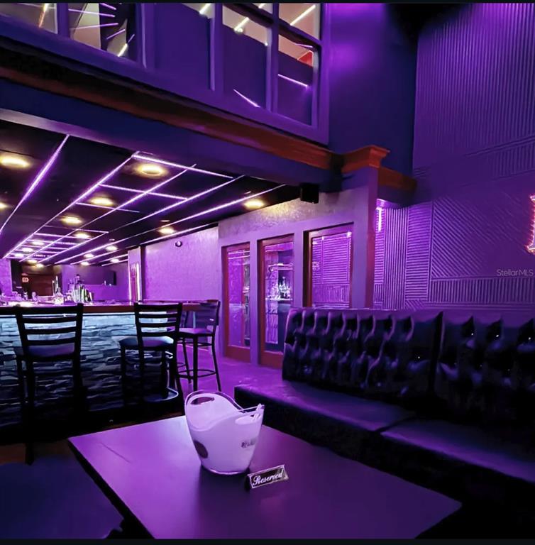 DOWNTOWN BAR