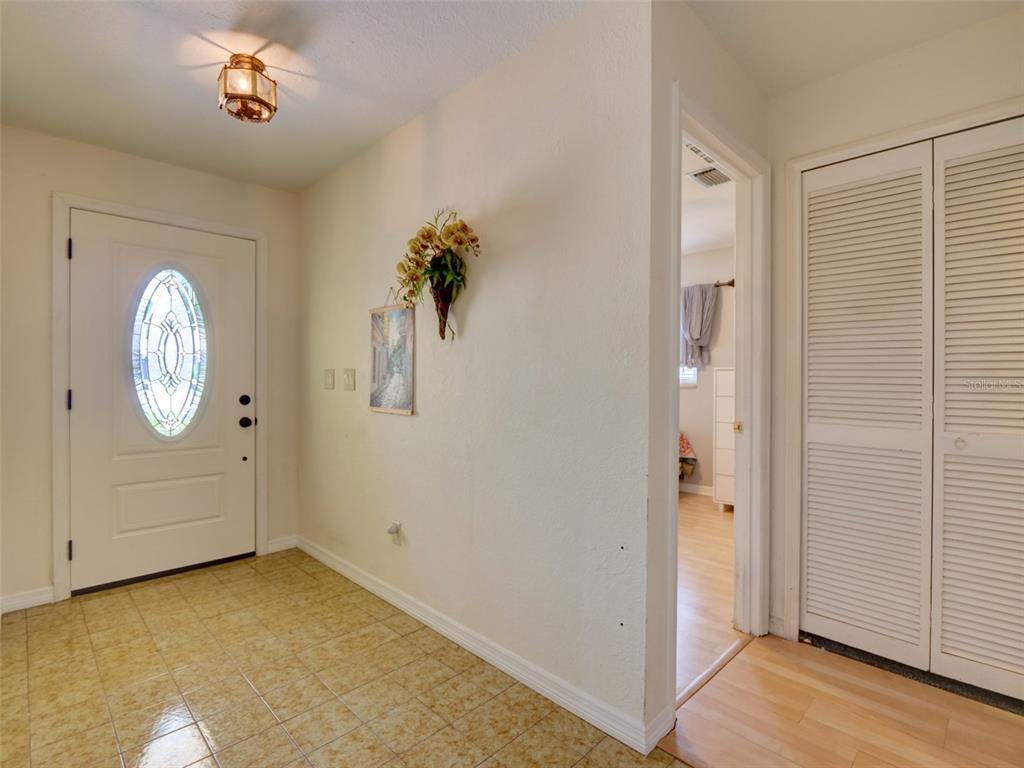 An entryway features tiled flooring, a white front door with a glass insert, and a closet — 440 E CITRUS STREET, ALTAMONTE SPRINGS, FL
