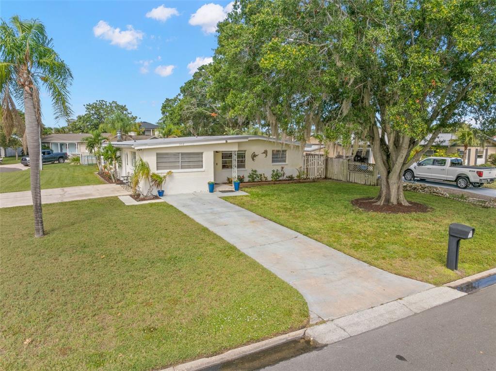 332 WESTWINDS DRIVE, PALM HARBOR, FL — photo 4 of 30