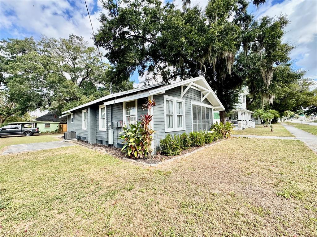 906 W BAKER STREET