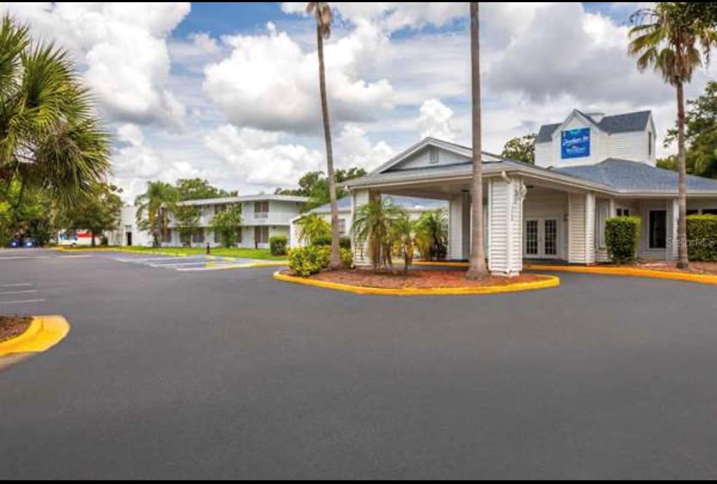 2930 NE POLYNESIAN ISLE UNIT 219
