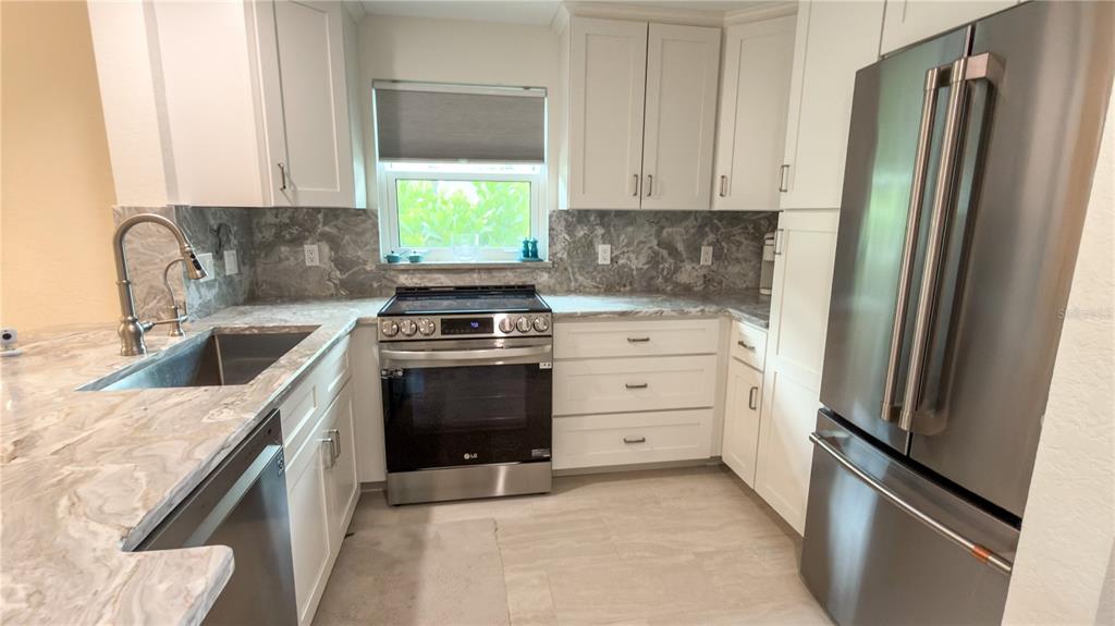 954 LA COSTA CIRCLE UNIT 1, SARASOTA, FL — photo 4 of 30