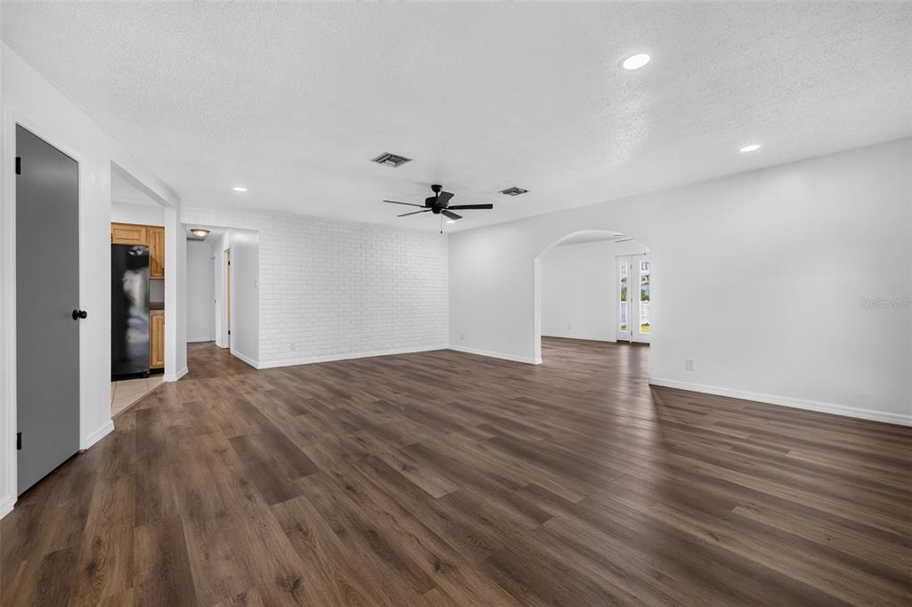 4014 ALABAMA AVENUE NE, ST PETERSBURG, FL — photo 3 of 30